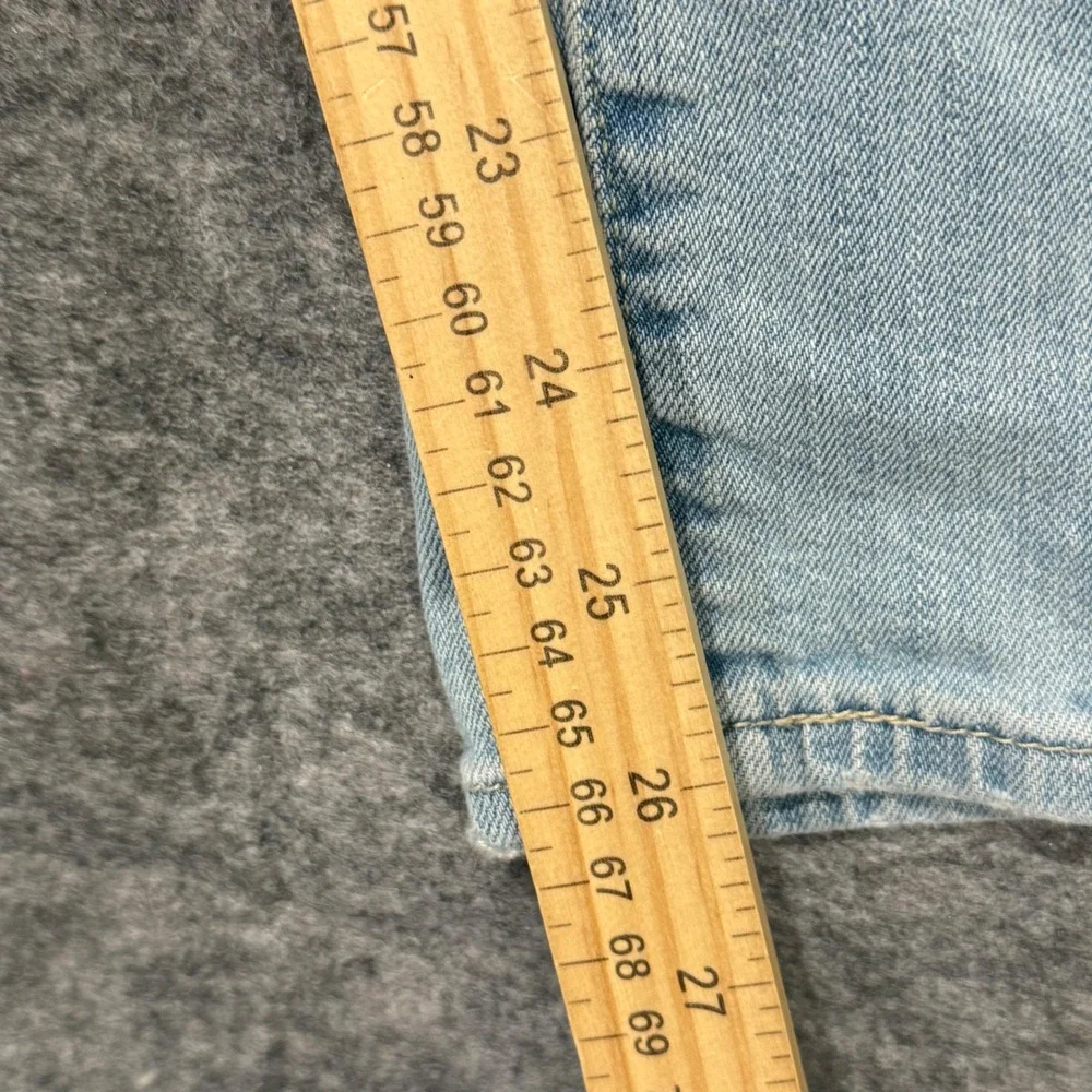 Levis Boyfriend Jeans Light Wash Distressed Blue Denim Size 31 CW-3815 - Picture 8 of 10